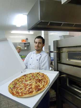 pizza-familienpizza-kueche-pizzeria-marija-schluesselfeld