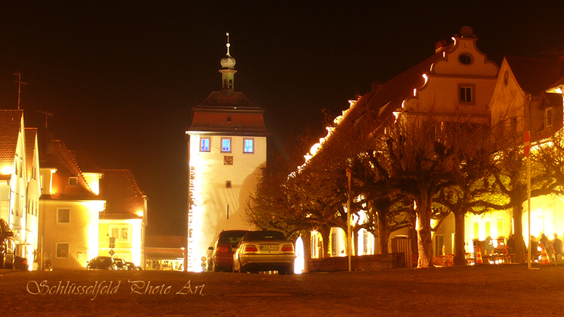 Stadttor Schlüsselfeld bei Nacht