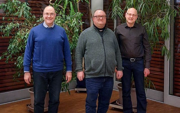 Veranstaltung katholische Erwachsenenbildung Schlüsselfeld Thomas Wächtler Pfarrer Wolfgang Dettenthaler, Peter Segna (Referent)